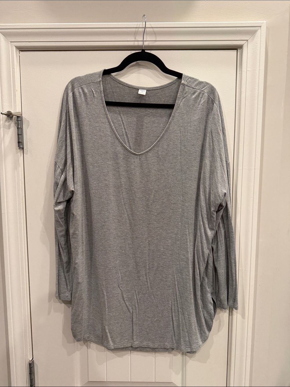 Old Navy Light Gray V-Neck Long Sleeve Women's Top